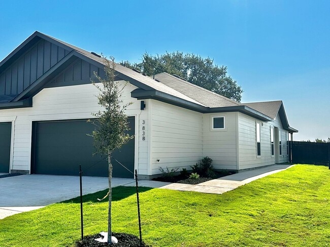 Building Photo - 383 Cross Barn Blvd