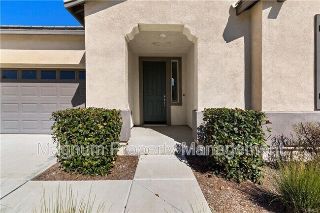 Foto del edificio - 21122 Saratoga Dr