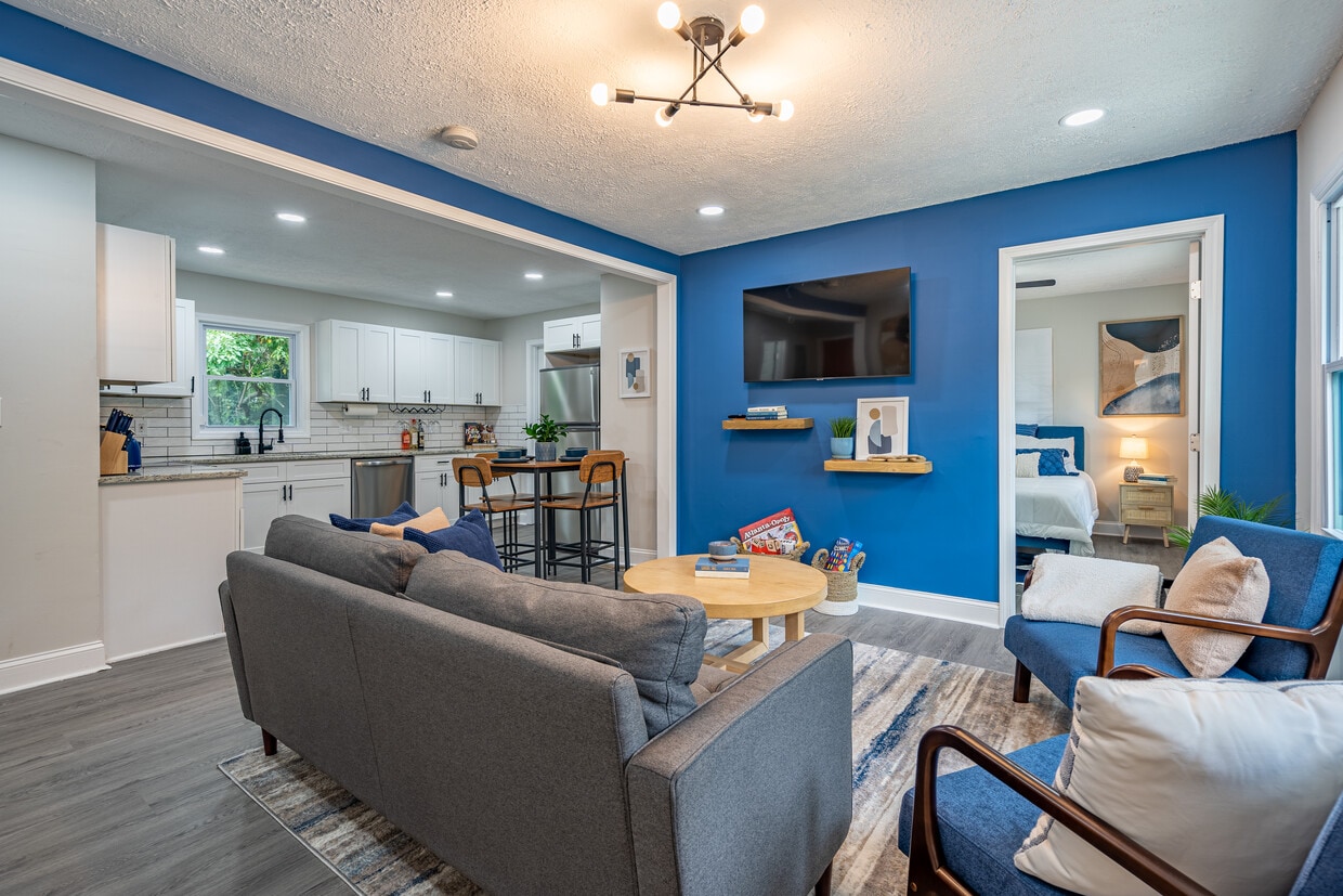 Living room - 831 Catherine St