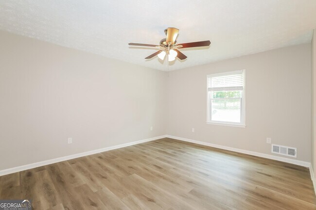 Building Photo - 1743 Hunting Creek Dr SE