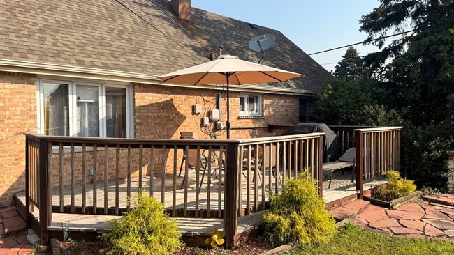 Building Photo - 8937 Southfield Dr