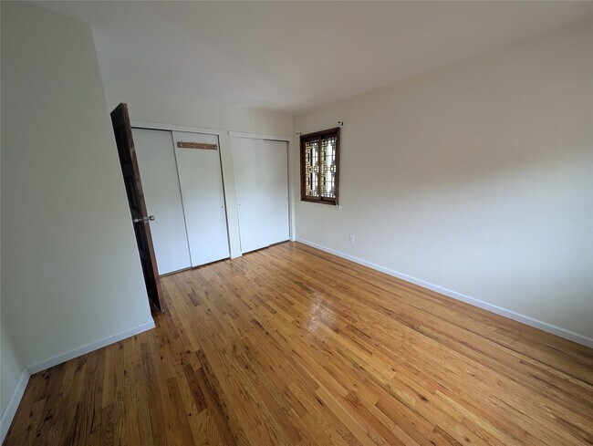 Foto del edificio - 77-03 24th Ave