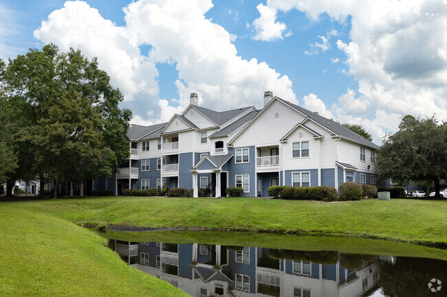 Building Photo - Views at River Bend