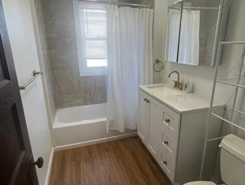 Foto principal - 362 E Main St