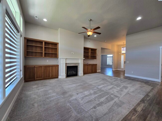 Building Photo - Short Term Rental Rental in Kennewick w/Lawn Care