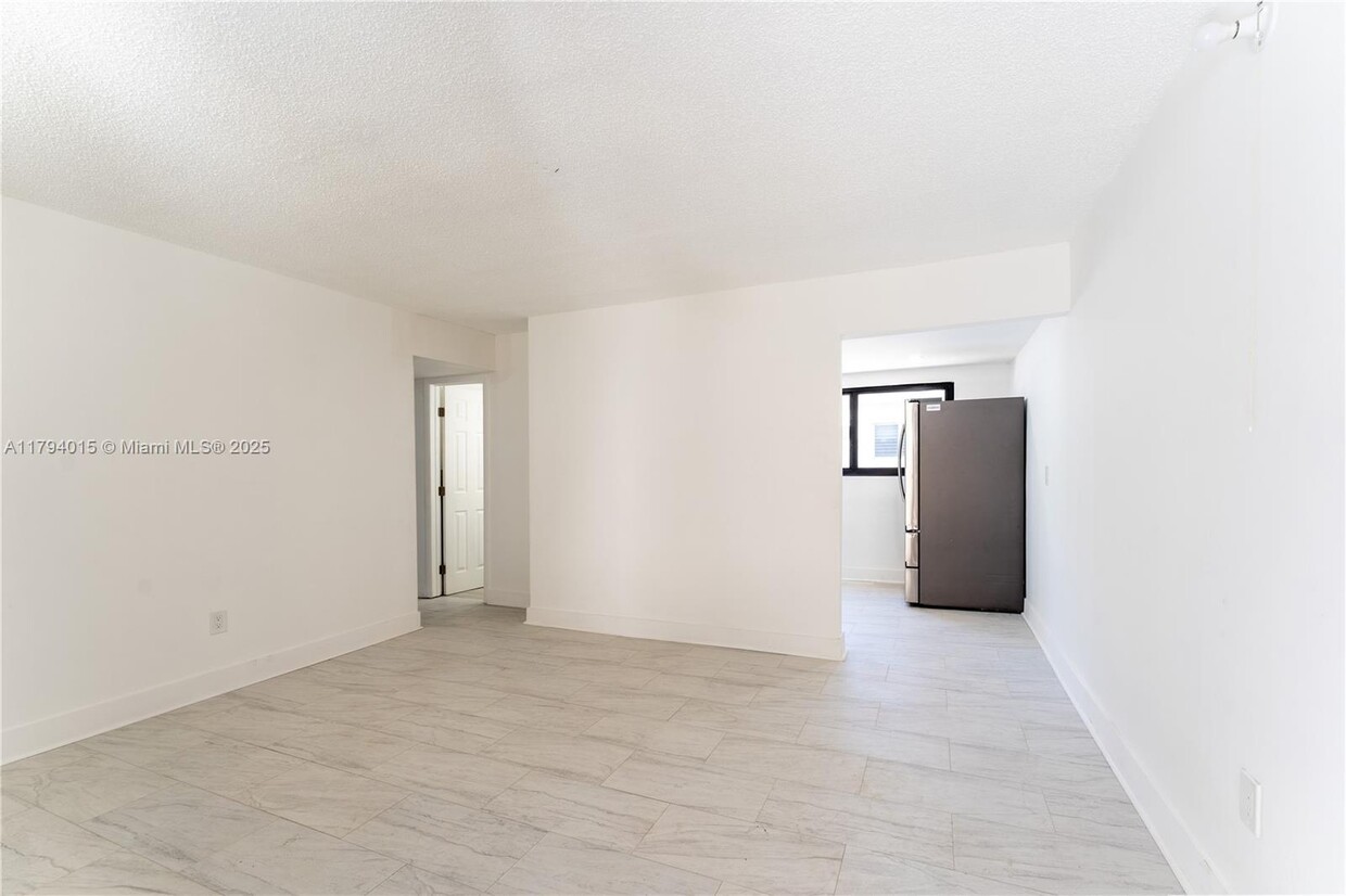 Foto principal - 1515 NW N River Dr