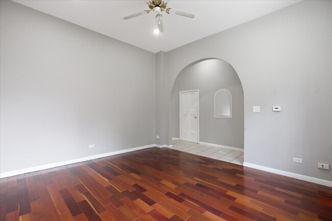 Building Photo - 1611 N Wood St