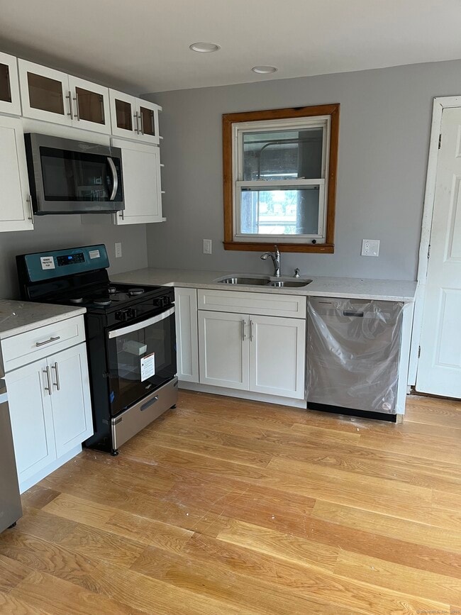 Building Photo - 806 Quinnipiac Ave
