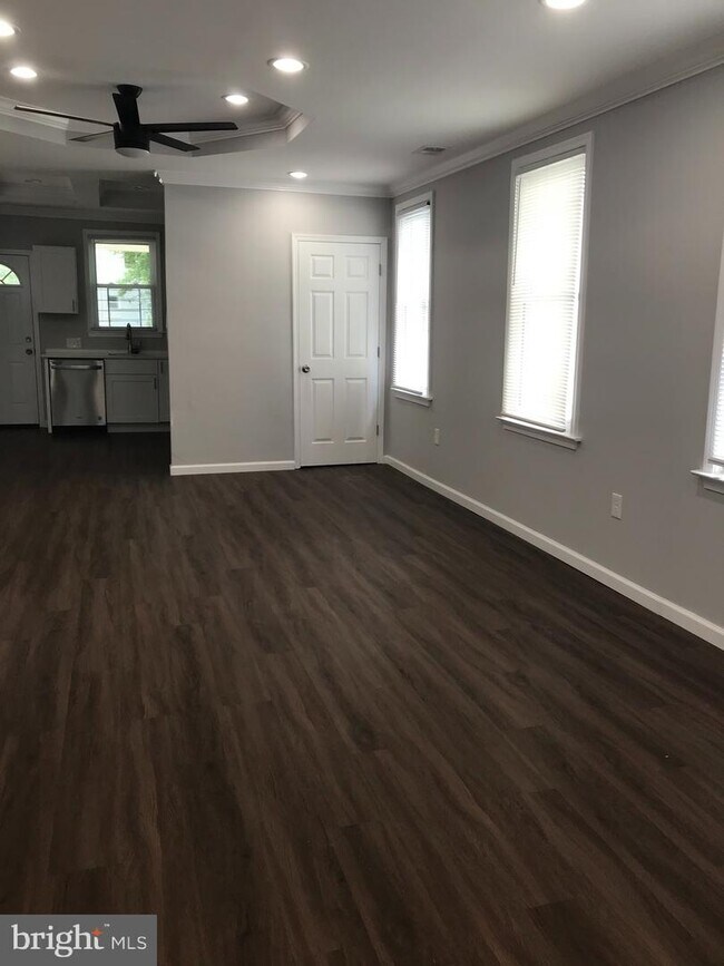 Foto del edificio - 5263 Nelson Ave