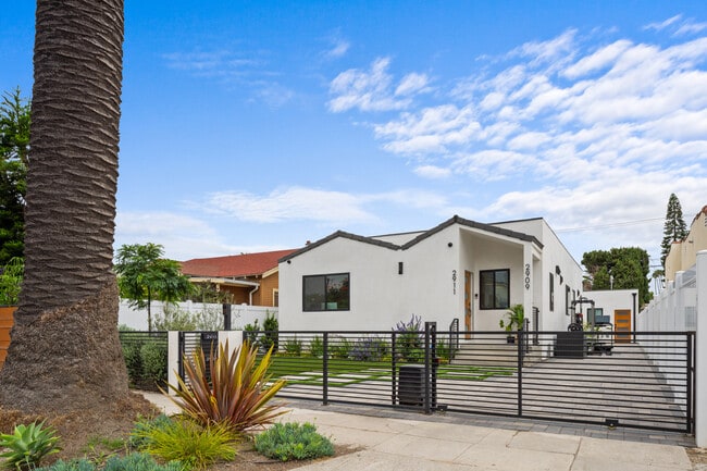 Building Photo - 2911 S Rimpau Blvd