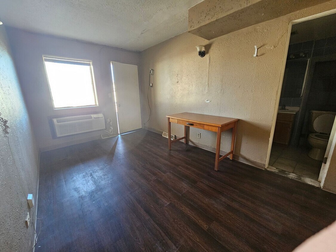 Foto del edificio - *2500 E 10th Street - #129 Rushmore