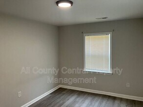 Building Photo - 3115 Parkwood Rd