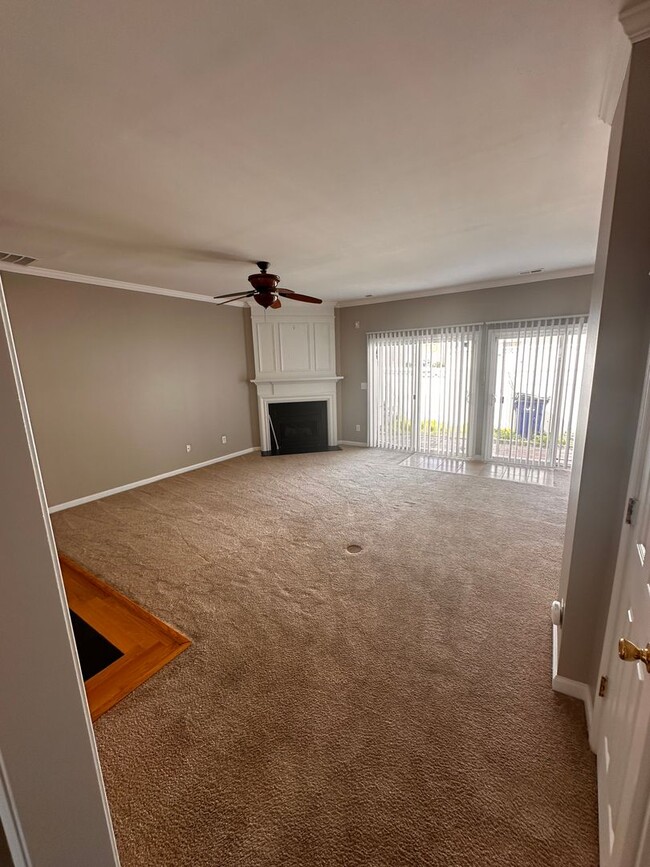 Building Photo - North Raleigh Location! End-Unit Townhouse...