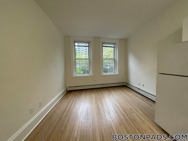 Building Photo - 1539 Beacon St