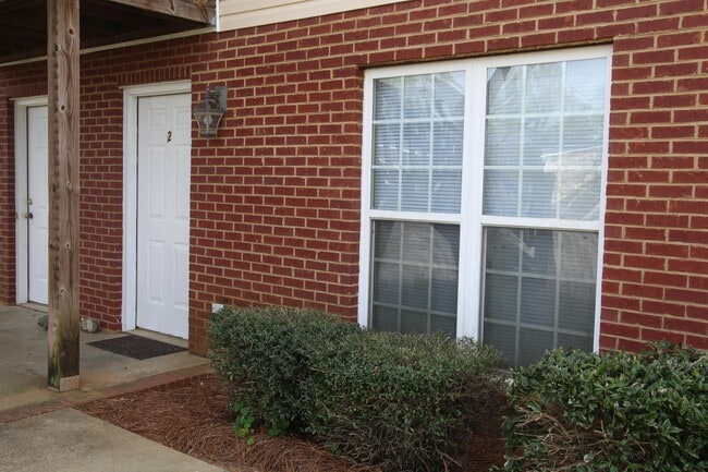 Building Photo - 806 cardinal grove court