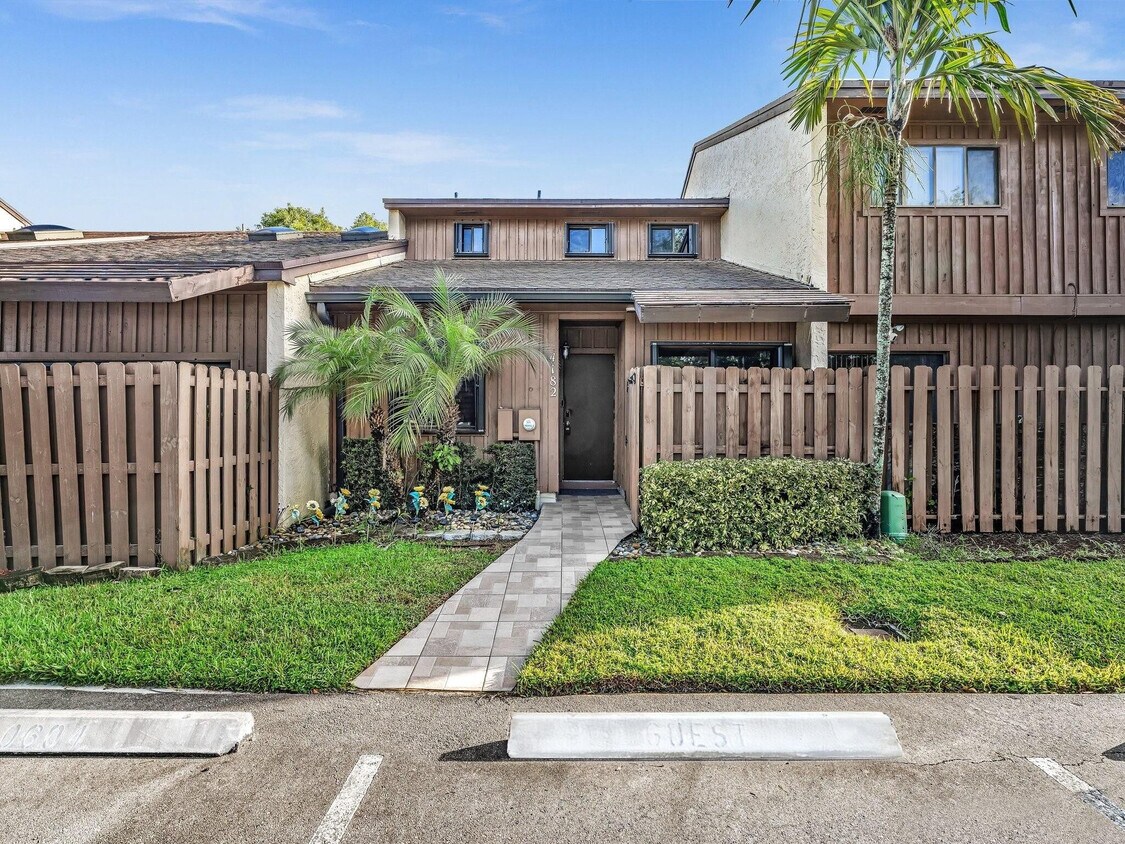 Foto principal - 4182 S Pine Island Rd