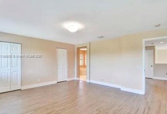 Building Photo - 1042 Sunflower Cir