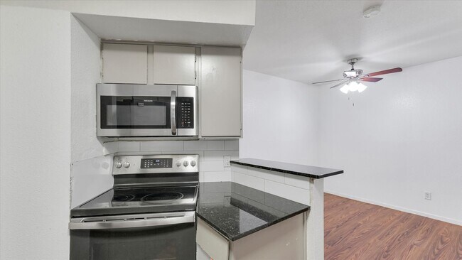 Foto del edificio - 10811 Richmond Ave.