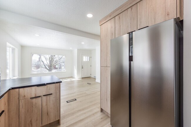 Foto del edificio - Beautifully Updated 3-Bedroom Home with Modern Upgrades & Spacious Backyard