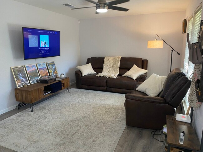 Foto del edificio - 408 Northway Dr
