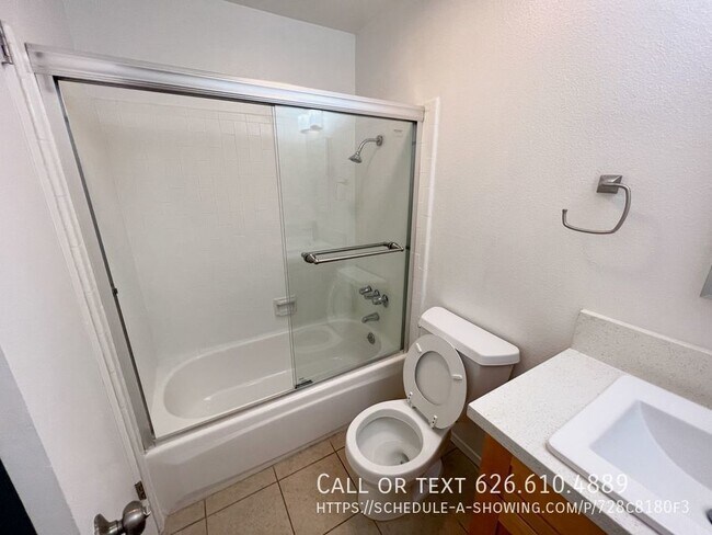 Building Photo - 2BR Unit with Balcony at 2050 Meridian –  ...