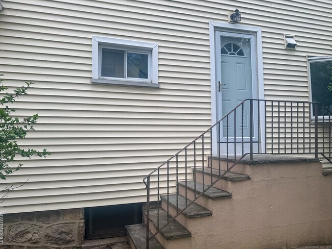 Building Photo - 1152 Shippan Ave
