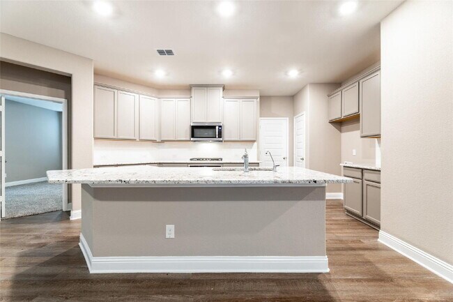 Foto del edificio - Spacious Allen Home with Modern Kitchen, Fenced Backyard & 2-Car Garage