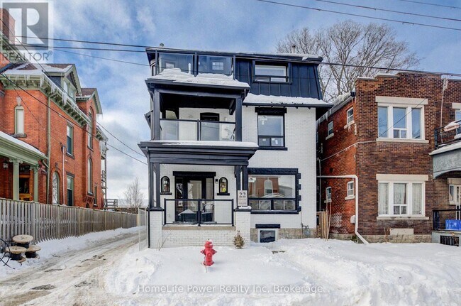 Building Photo - 22 Grant Ave