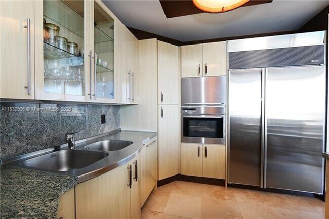 Photo - 100 South Pointe Dr Apartment