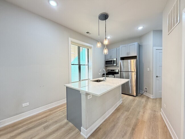 Foto del edificio - 452 W Belden Ave