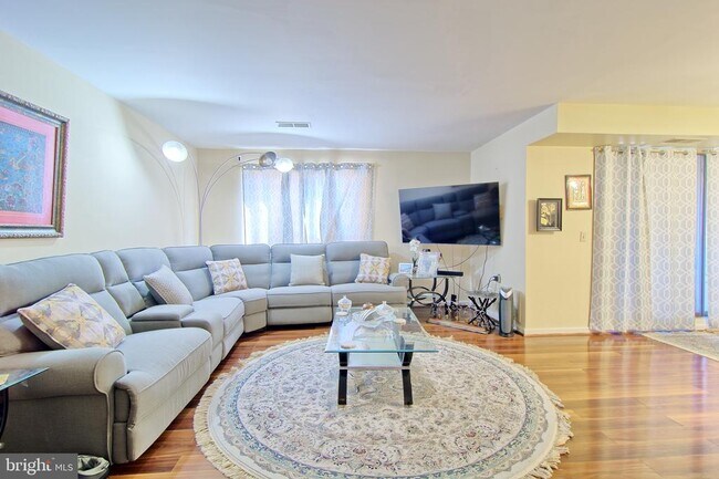 Foto del edificio - 6317 Park Heights Ave