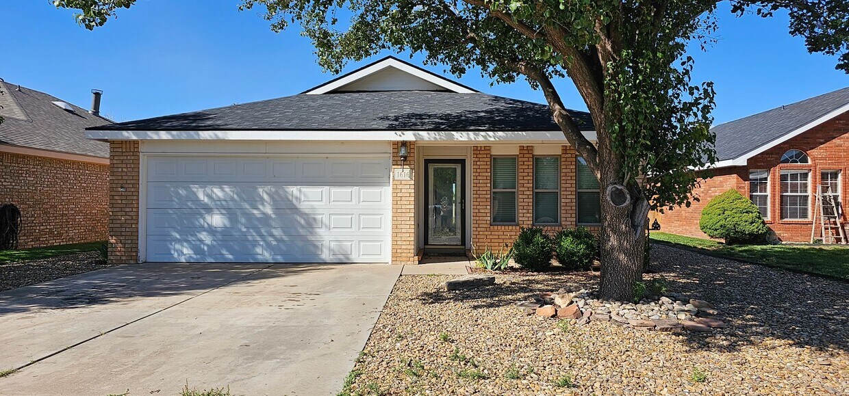 Foto principal - Beautiful 3 bedroom, 2 bath home for rent