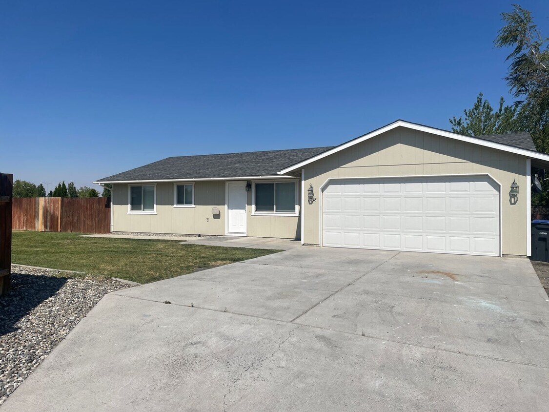 Primary Photo - Cozy Home w/Private Backyard!