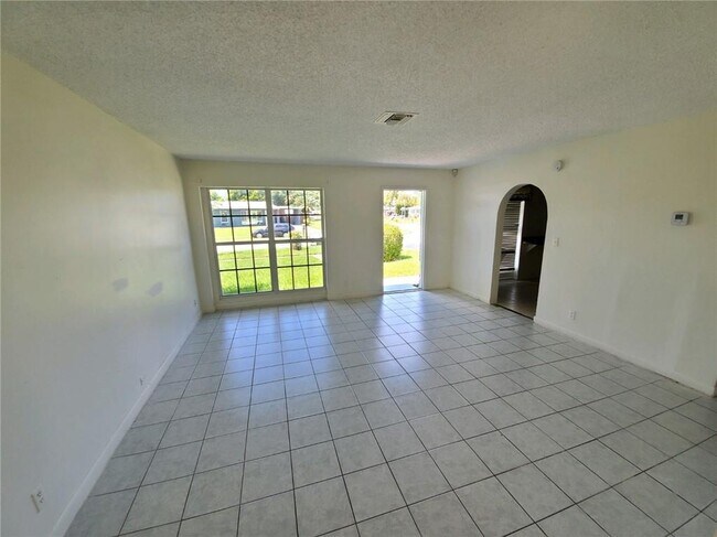 Foto del edificio - 6104 NW 19th Ct