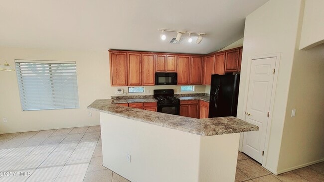 Building Photo - 11253 W Davis Ln