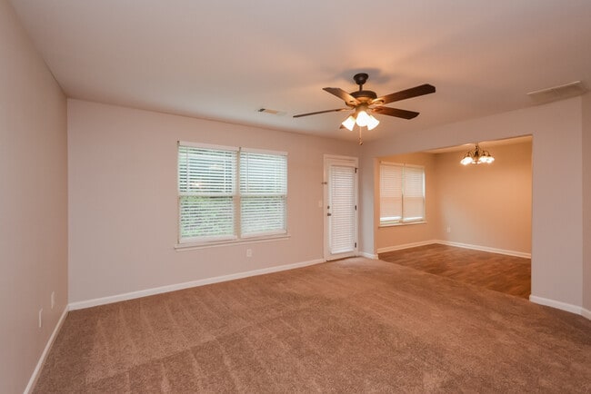 Building Photo - 935 Justice Dr