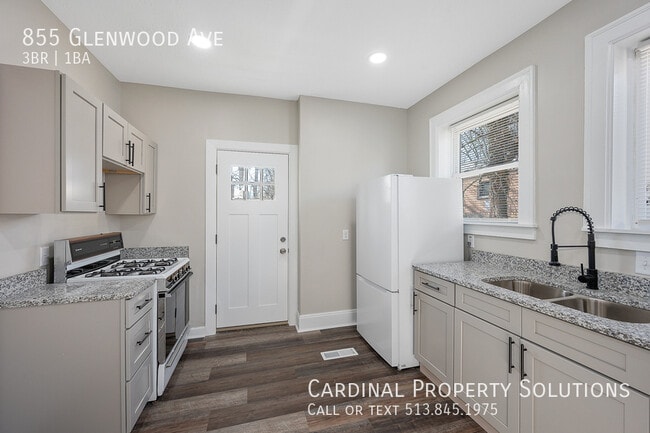 Building Photo - 3-Bedroom House in Avondale Near University!
