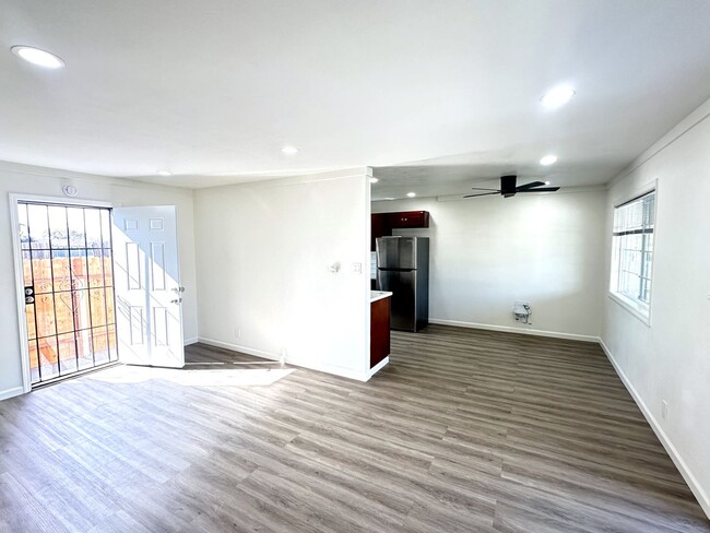 Foto del edificio - Ready For Move in~ 2BEDS/1BATH HOUSE FOR RENT W/Laundry Hook-Ups!