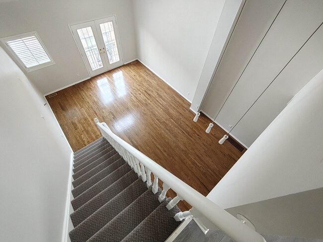 Building Photo - Townhome – 2 Bdrm + Loft + Den - Junction ...