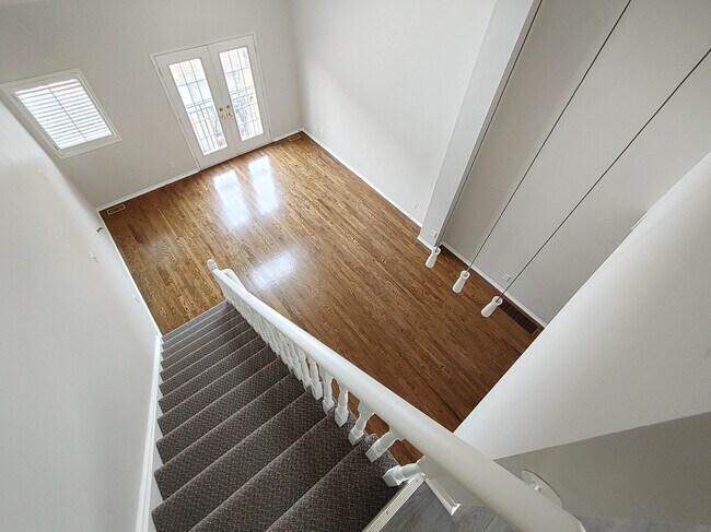Photo du bâtiment - Townhome – 2 Bdrm + Loft + Den - Junction ...