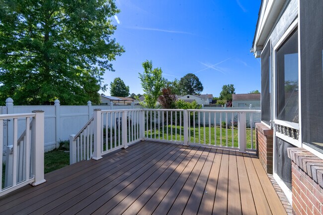 Foto del edificio - 3449 Petunia Cres