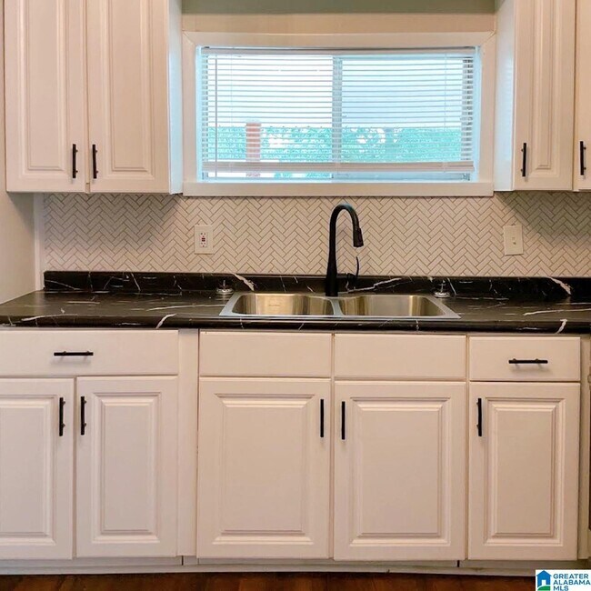 Building Photo - 3194 Allison-Bonnett Memorial Dr