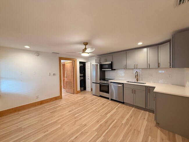 Building Photo - 121 18th Ave N