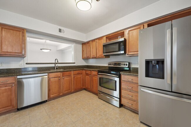 Building Photo - Beautiful 2-bedroom condo!