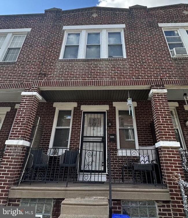 Building Photo - 5238 Glenloch St