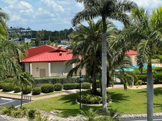 Foto del edificio - 3220 S Shore Dr