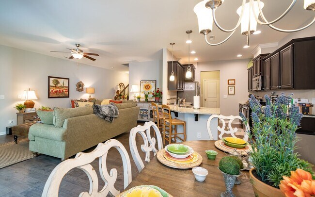 Foto del edificio - APPLICATIONS PENDING 05/14/24: Beautiful 3...