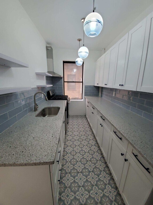 Building Photo - 148 37th St