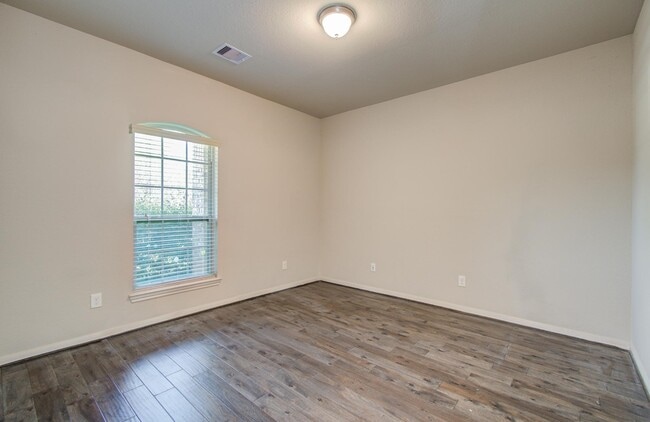 Foto del edificio - 15618 Whispering Green Dr