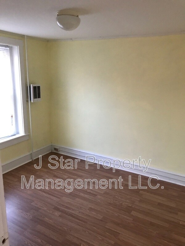Building Photo - 531 Robeson St